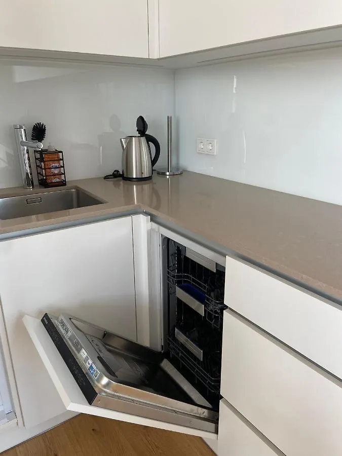 Triiiple Suites Level 22 Mit Balkon Und Tiefgarage Vienna
